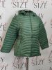 Steppelt, mohazöld színű kapucnis kabát